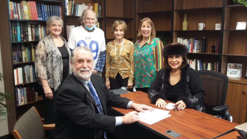 Members of the 2022 Board of Trustees gather around Rev Greg for the signing of his contract as Senior Minister.